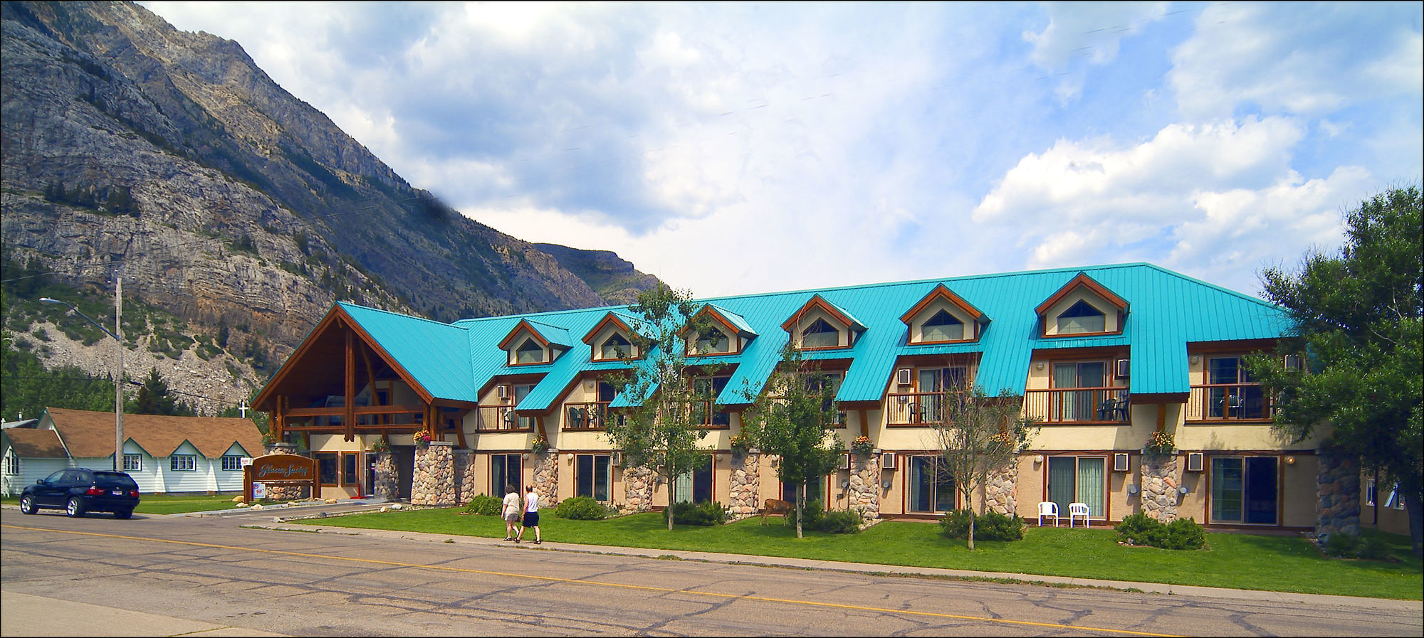 Waterton Glacier Suites Exterior foto