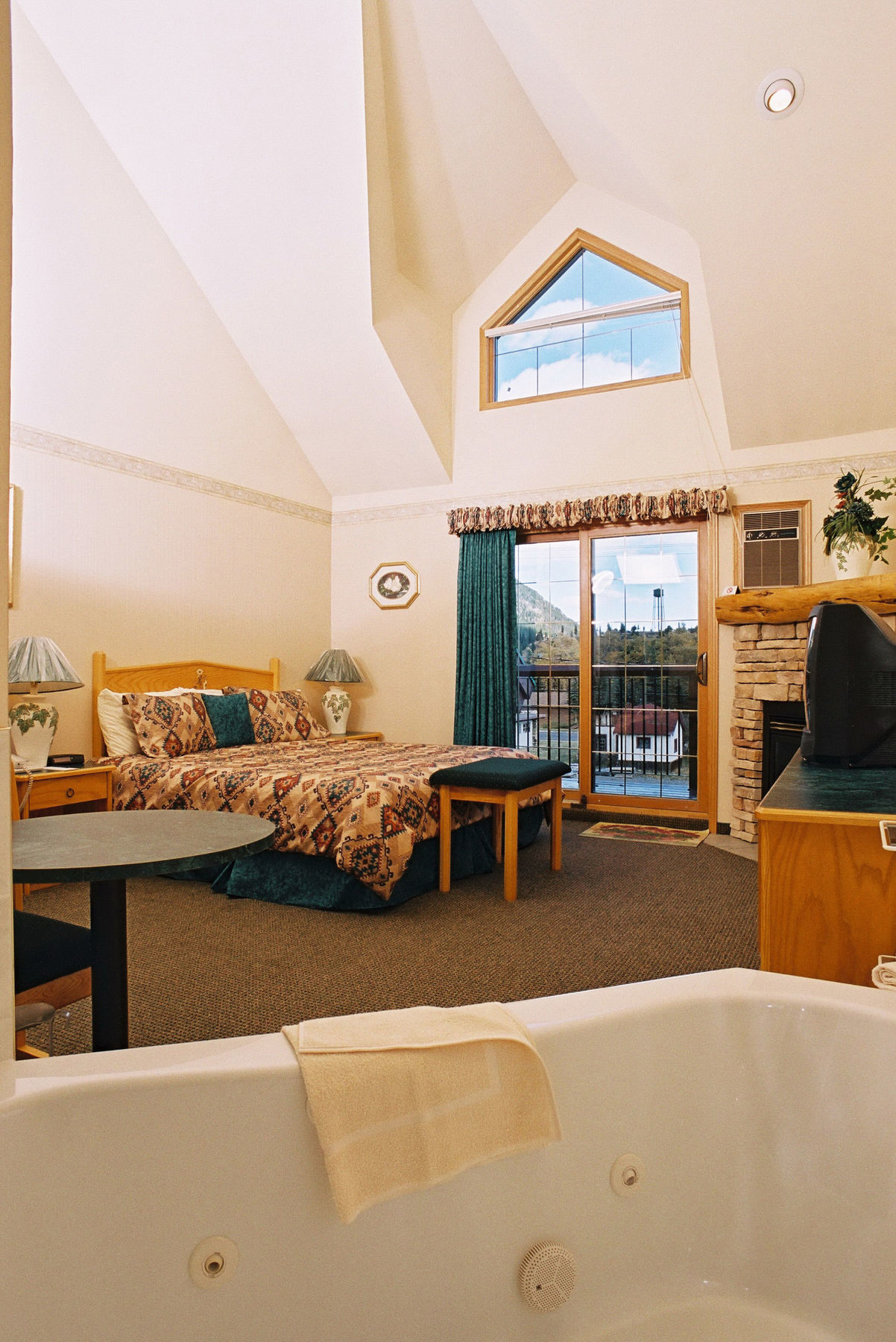 Waterton Glacier Suites Exterior foto