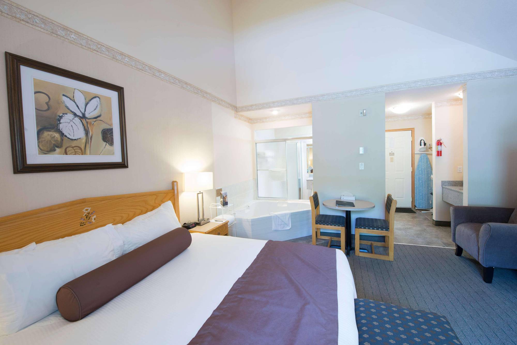 Waterton Glacier Suites Exterior foto